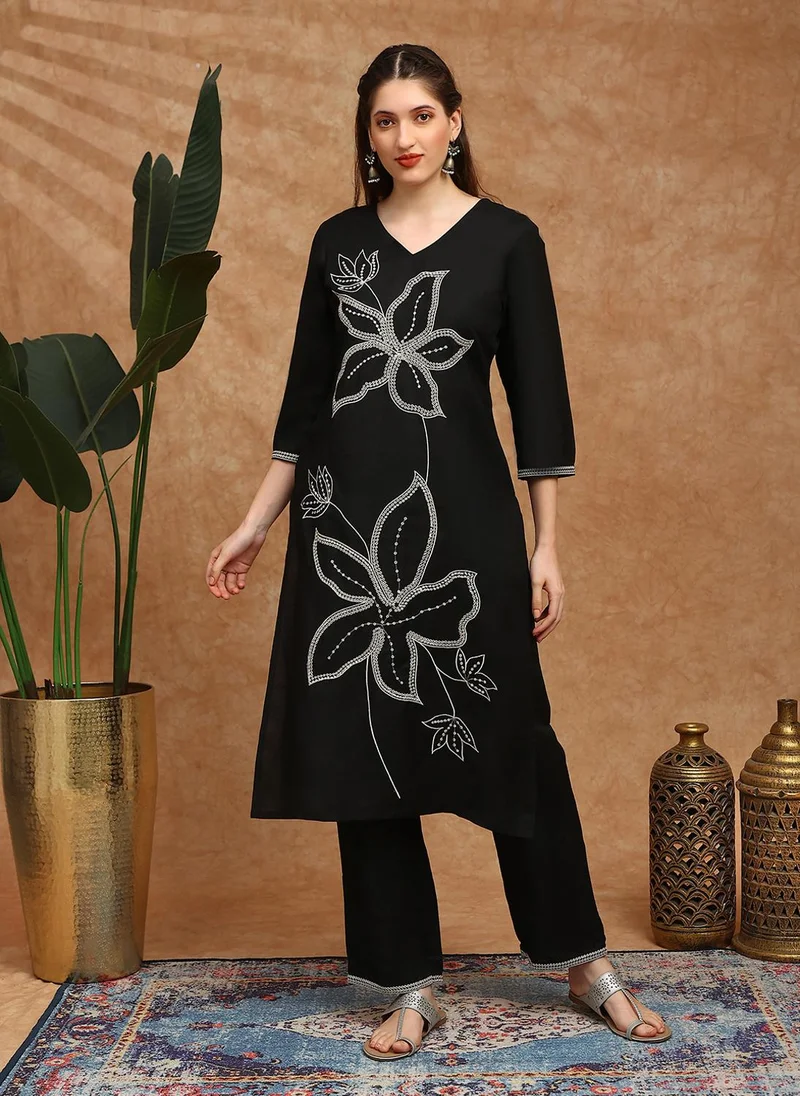 جلو باص Globus Women Black V-Neck Floral Embroidered Straight Kurta With Wide Leg Pants Set